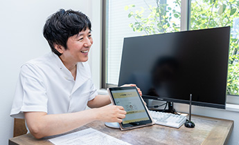 ワキガ治療ミラドライにおける院長説明イメージ