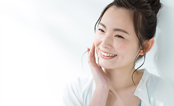 笑顔の女性